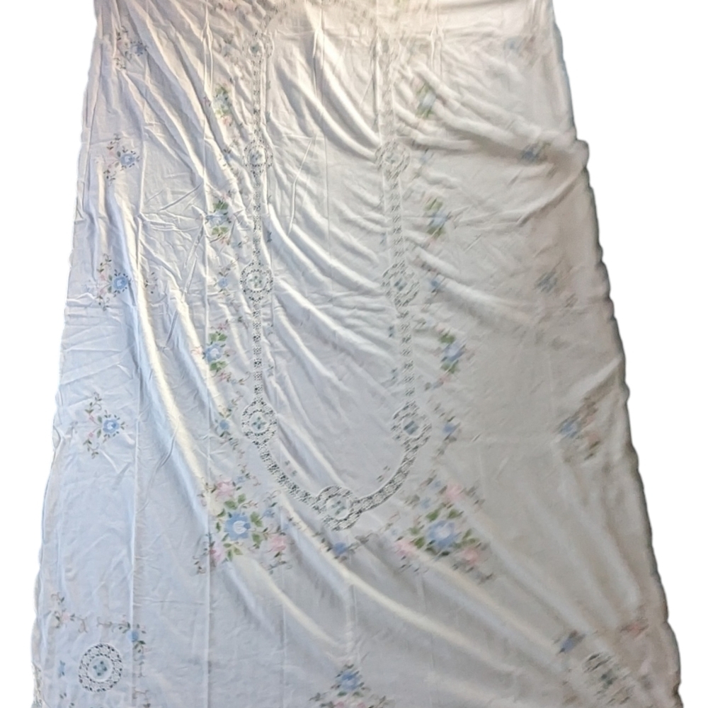 Vintage Embroidered Tablecloth 110"x60" Appliqued Crossstitch Flowers & Lace - Picture 6 of 6